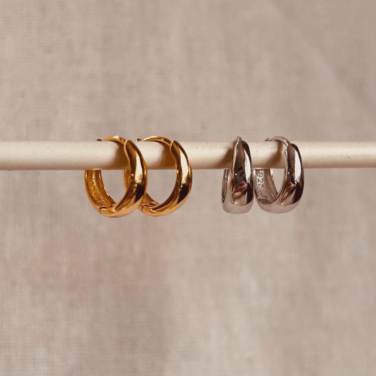 LN Earrings Minimal Wide Hoops