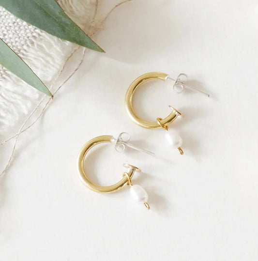 JT Pearl hoop small studs