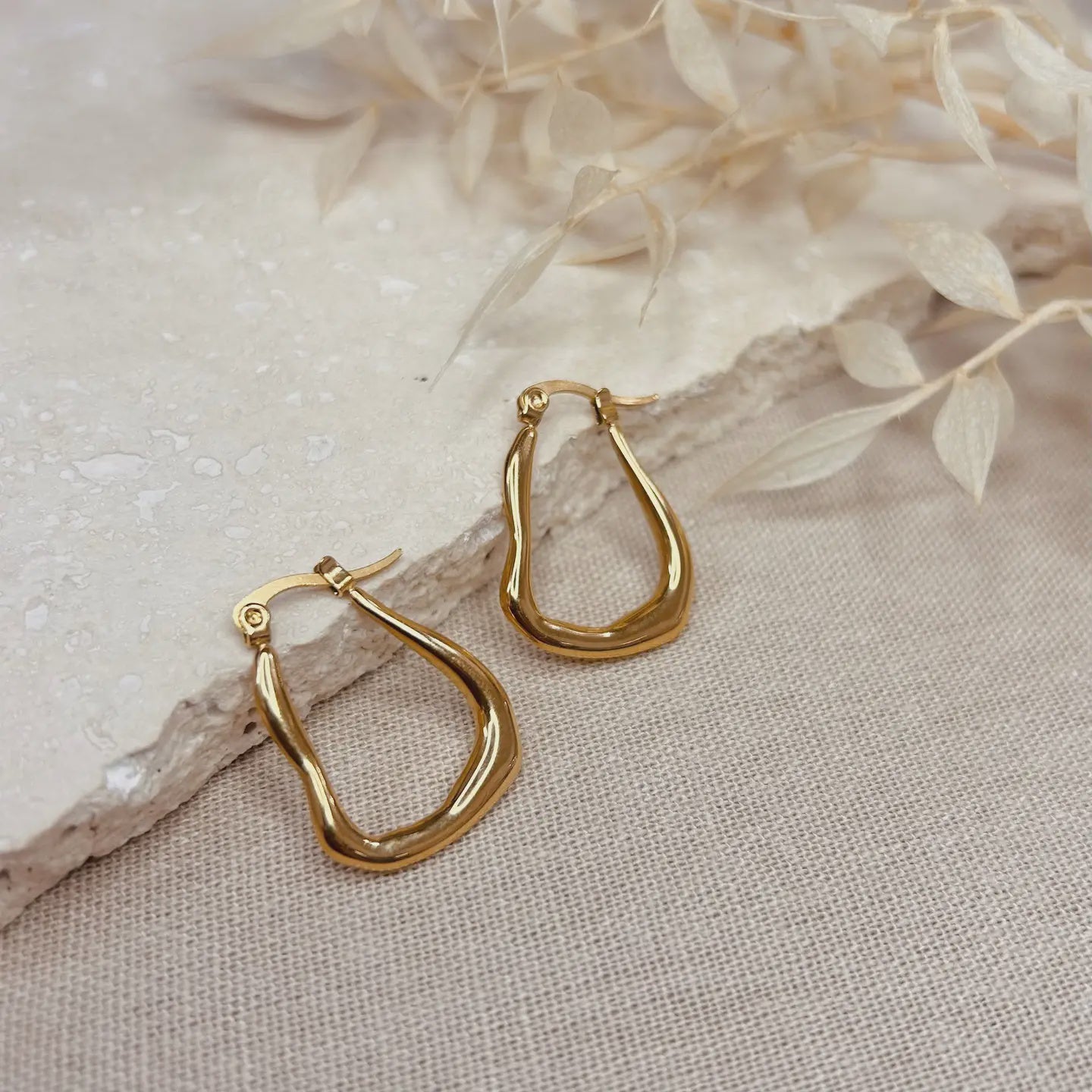 LN Earring abstract hoop