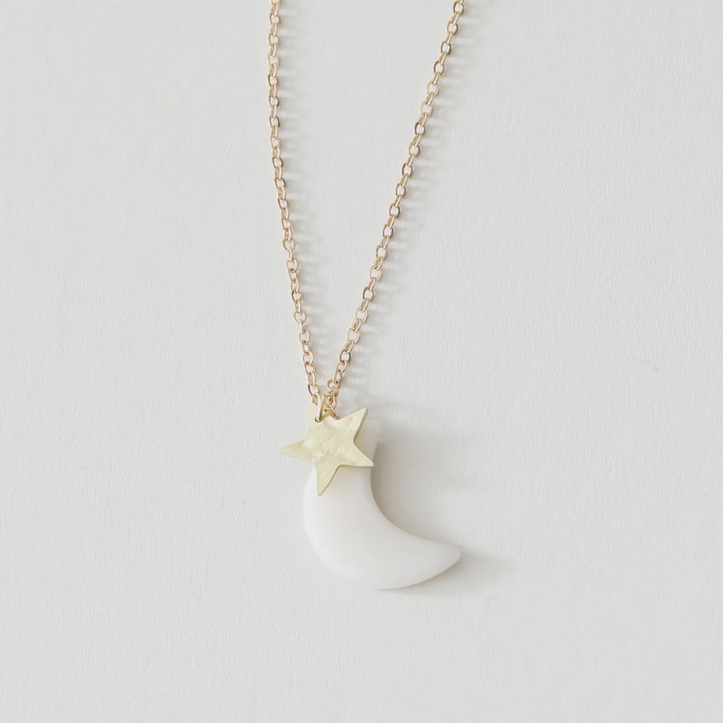 JT Necklace Luna Medium Moon Pendant