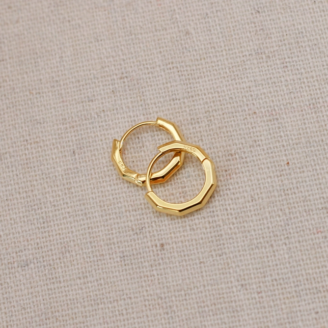 LN Earring bevelled huggie hoop