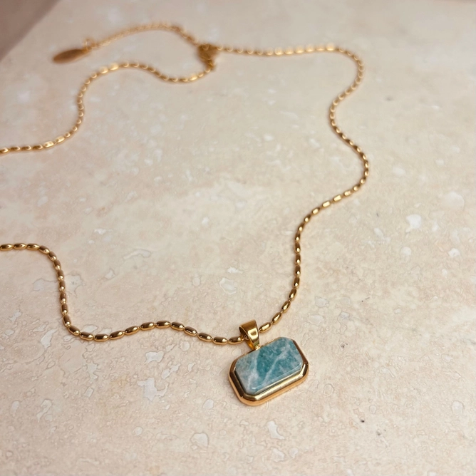 LN Necklace blue marble tablet