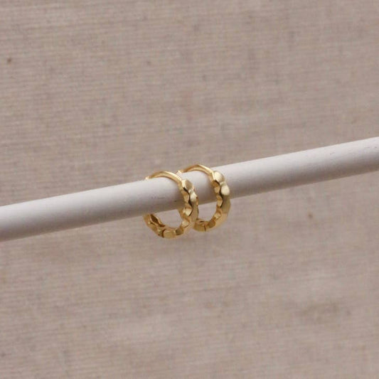 LN Earrings Scallop Huggie Hoop Gold